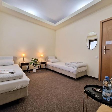 Helvetia Plus B&B - Private Rooms And Apartments Warschau Exterior foto