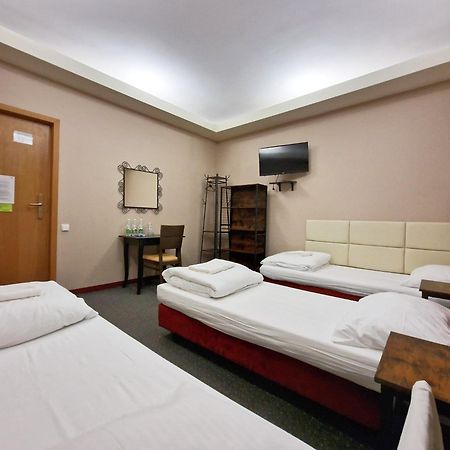 Helvetia Plus B&B - Private Rooms And Apartments Warschau Exterior foto