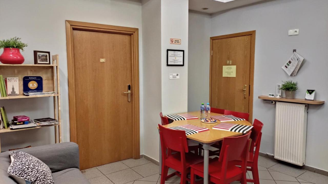Helvetia Plus B&B - Private Rooms And Apartments Warschau Exterior foto