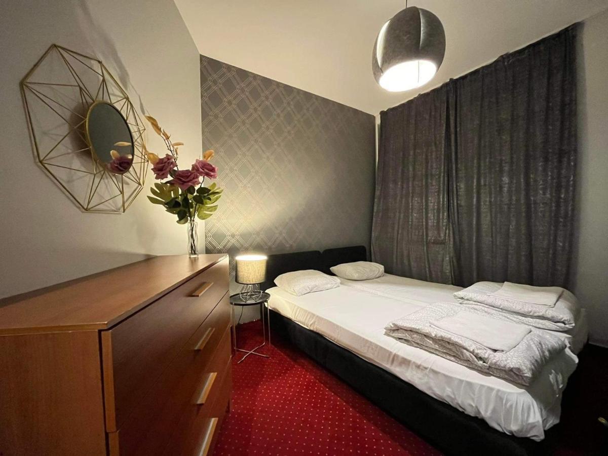 Helvetia Plus B&B - Private Rooms And Apartments Warschau Exterior foto