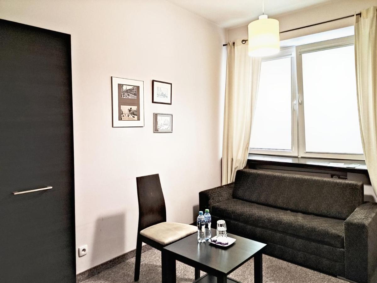 Helvetia Plus B&B - Private Rooms And Apartments Warschau Exterior foto