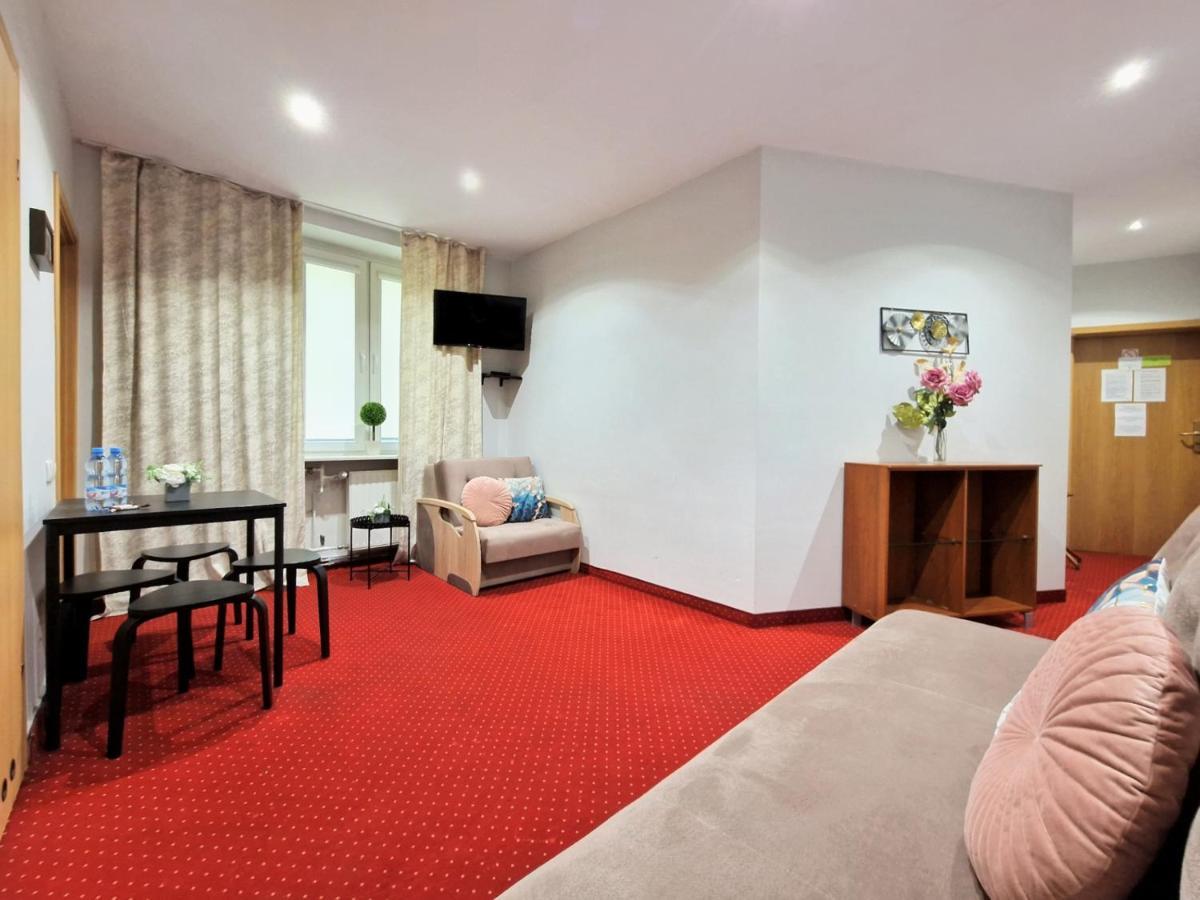 Helvetia Plus B&B - Private Rooms And Apartments Warschau Exterior foto
